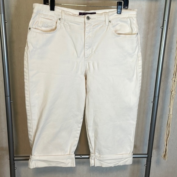 GLORIA Vanderbilt White Cuffed Capris Jeans‎ Size 16 - Picture 1 of 5